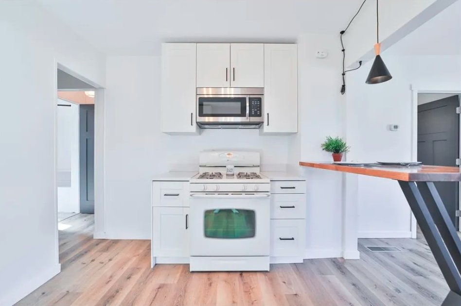 Finished kitchen stove and cabinets from the listing